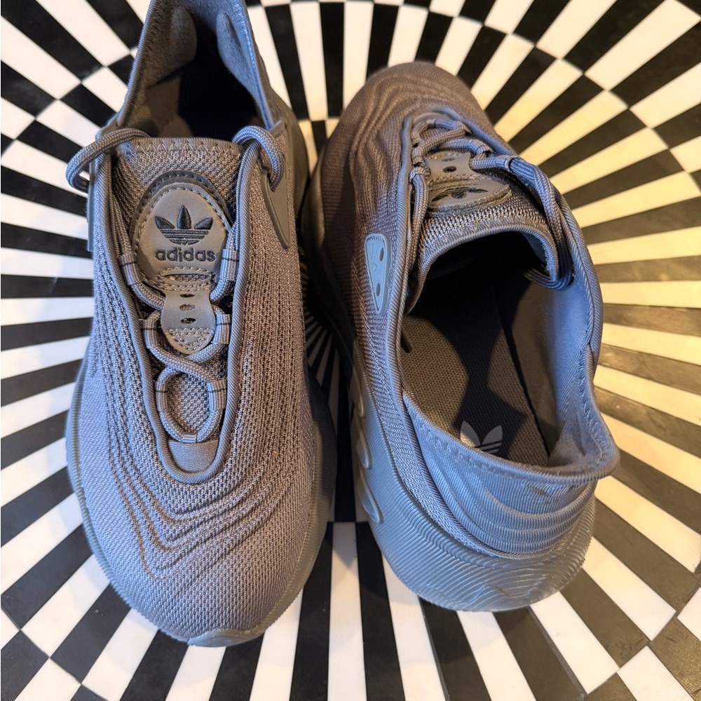 Adidas Light Gray Youth Kids Athletic Shoes - Picture 2 of 7